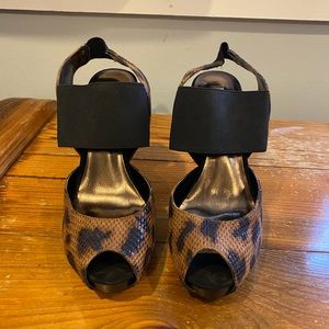 Simply Vera, Vera Bradley, Leopard print peep toe heels